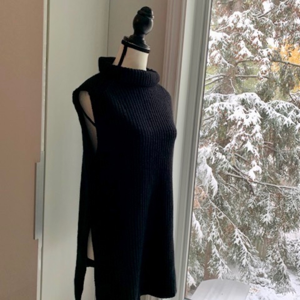 Wilfred Aritzia vest sweater like new black small